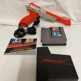 NES Super Mario Bros. / Duck Hunt and LIGHT ZAPPER With Manual TESTED WORKING
