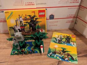 LEGO Vintage 1990 Classic Castle Forestmens Crossing 6071 100% complete + box
