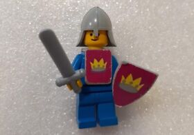 LEGO CAS082S - Classic Castle Knight w/Vest, Shield & Sword - Sets 375 & 6075