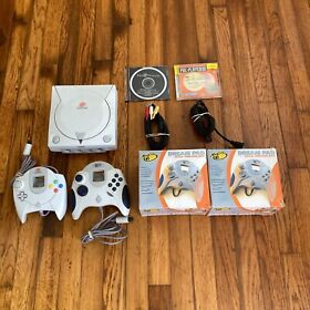 Sega Dreamcast Console System Bundle HKT-3020 w/Game 4 Controllers Tested