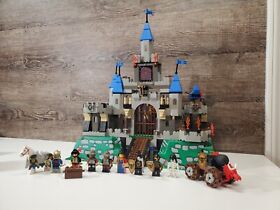 LEGO 6091 6098 KING LEO'S Castle  Complete w/ Minifigures Pieces Excellent Cond