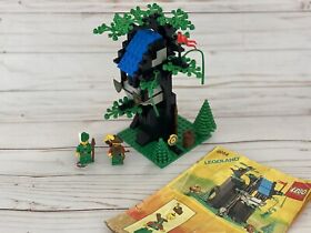 Lego 6054 Castle Forestmen's Hideout Complete w/ Minifigs and Manual - Retired
