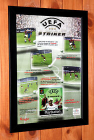 1999 UEFA Striker Dreamcast PS1 mini foglio pubblicitario incorniciato poster / pagina pubblicitaria incorniciata