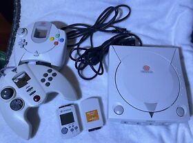 Sega Dreamcast - White Console 2 Controllers 2 Memory Cards 3 Games RF Adapter