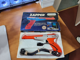 Official Nintendo NES NES-005 NES ZAPPER 1985 Gun Controller - Orange RARE BOXED