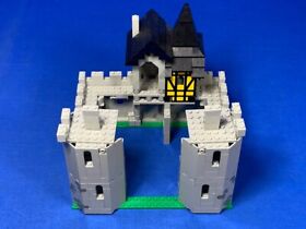 LEGO 10039 BLACK FALCON'S FORTRESS - 90% COMPLETE NEEDS DRAWBRIDGE & SMALL PARTS