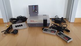 Nintendo - NES Konsole - 2 Controller - Four Score - Super Mario - Tetris 