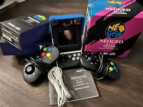 SNK 40th Anniversary NEO GEO Mini International Portable System + 2 Controllers!