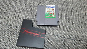 Nintendo NES Gioco Tennis + Custodia PAL Modulo Four Players Schuber Sport Cult