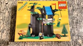 LEGO Castle: Forestmen's Hideout (6054) Complete W / Box & Instructions