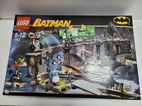 LEGO Batman - The Batcave: The Penguin and Mr Freeze's Invasion 7783