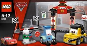 LEGO 8206 - Disney's Cars - Tokyo Pit Stop - 2011 - NEW