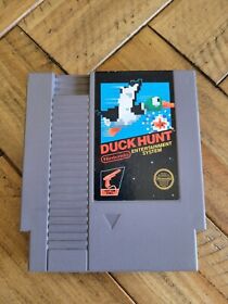 Duck Hunt (5 Screw) (NES Nintendo)  TESTED AND WORKING. NOT the Famicom adapter.