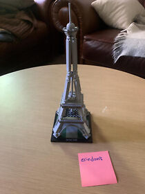 LEGO ARCHITECTURE: The Eiffel Tower (21019) Complete