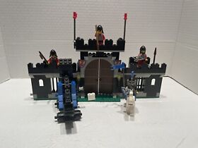 LEGO Castle: Knight's Stronghold (6059) - 98% Complete No Manual