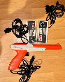 Nintendo NES Orange Zapper Light Gun And Two Controller OEM Original Grey