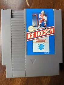 ICE HOCKEY - Classic NES Nintendo Game (TESTED-WORKS)