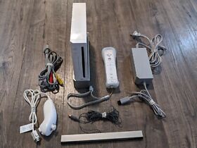 Nintendo Wii White Console RVL-001 GameCube Compatible w/ Controller