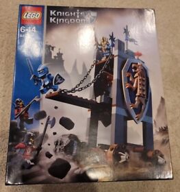 LEGO 8875 Castle King's Siege Tower. NEW IN FACTORY SEALED BOX!