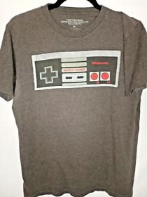 Retro 8 Bit Gaming Nintendo NES Classic Video Game Controller T Shirt M
