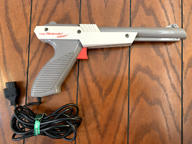 Nintendo NES Grey Light Zapper Gun Authentic TESTED works as it should! 🌠