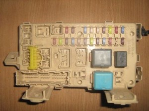 2006 Lexus RX 350 Fuse and Relay Box with Door Control ... lexus rx fuse box 