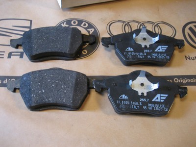 New Genuine VW Sharan Seat Alhambra 1996 - 1998 Front Brake Pads 7M0698151B