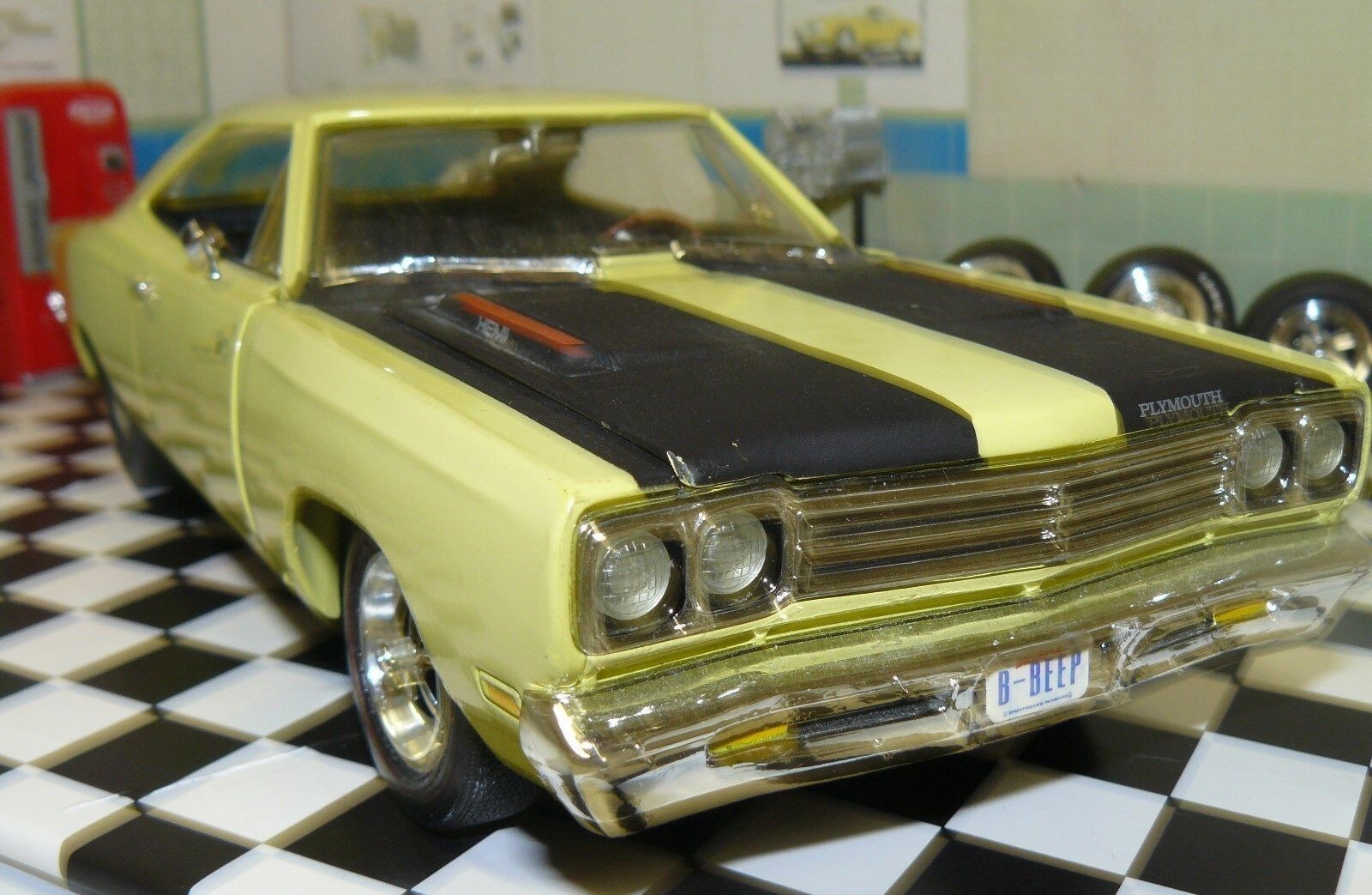 1969 PLYMOUTH John forces 1:18 ミニカー 1/18 Auto World 1969 Plymouth Road Runner Seafoam Turquoise