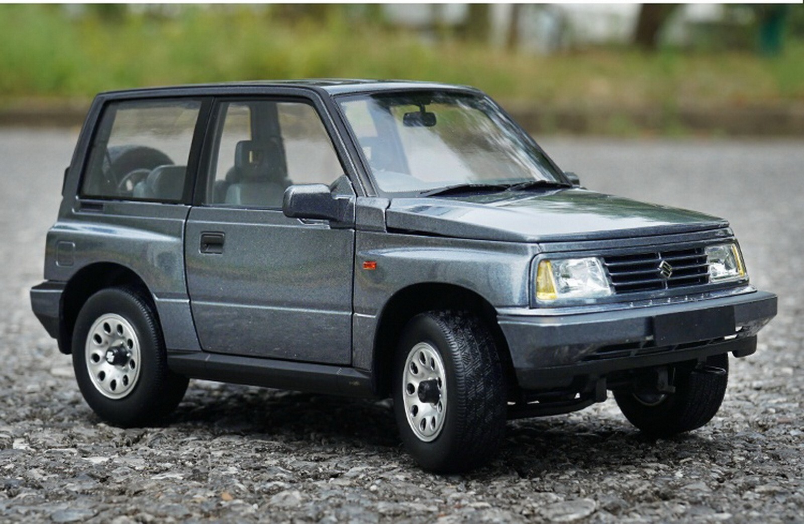 Dorlop 1/18 Suzuki Vitara Escudo SUV 4x4 AWD 1989 Gray RHD