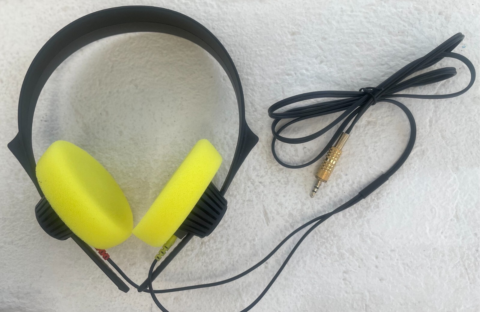 ヘッドホン Sennheise HD414 (50 years anniversary) Sennheiser HD414 | Sound & Vision