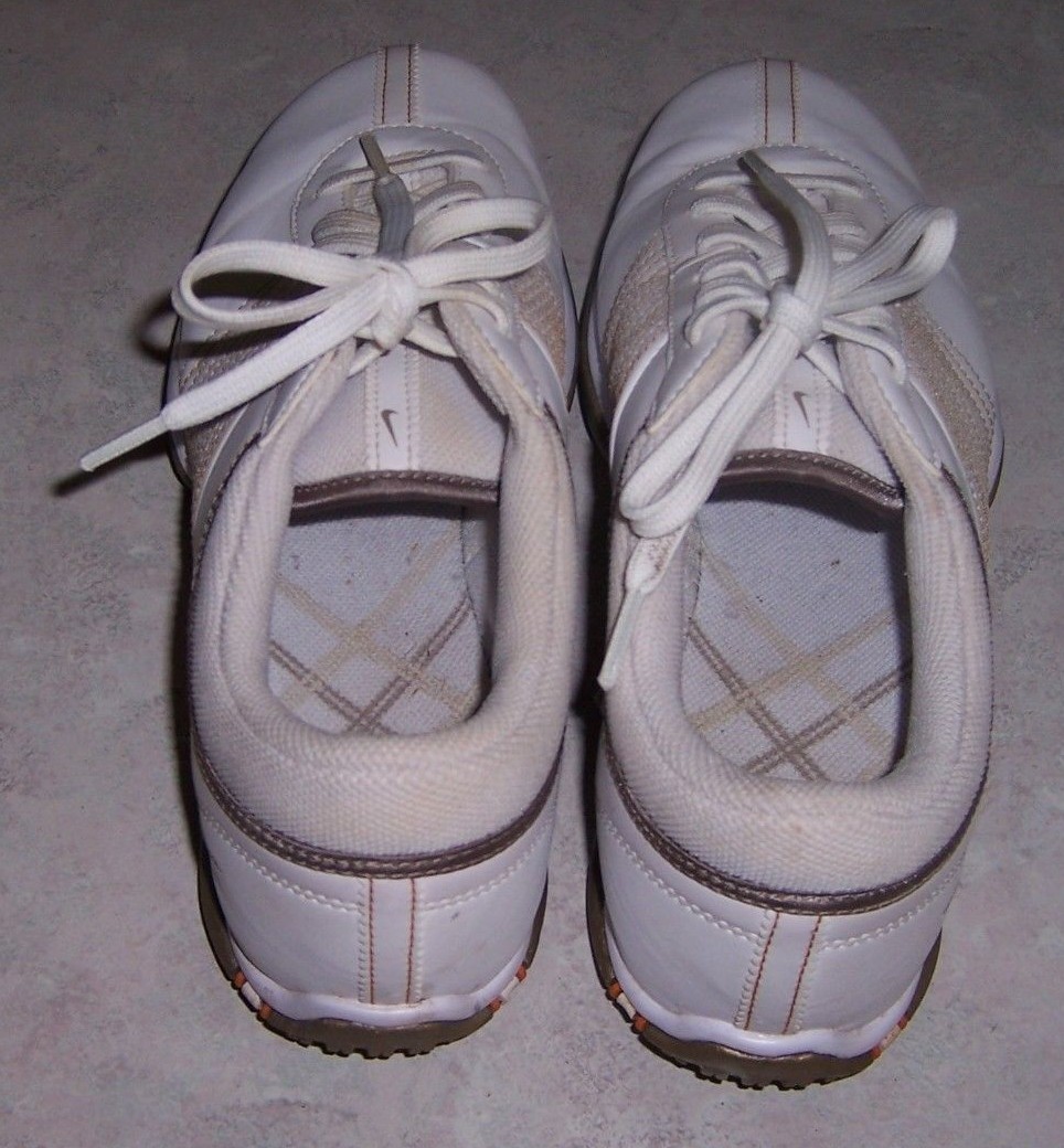 NIKE Womens Size 7.5M White with Gold Trim Golf Shoes Lace Up 335938-121