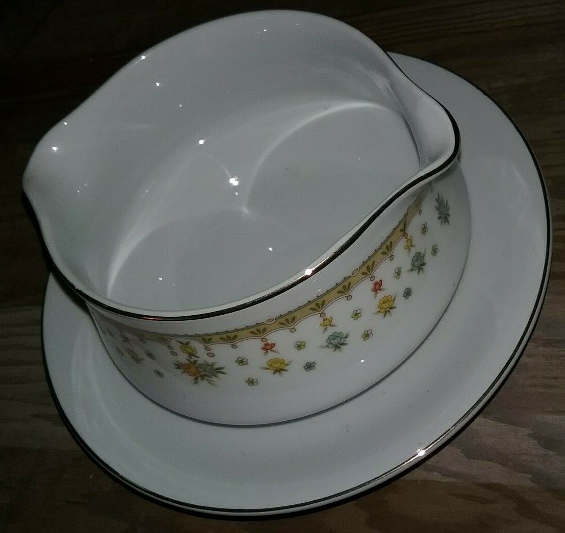 Vintage Garden Bouquet Gravy Boat w/ Under plate Fine China of Japan 4078