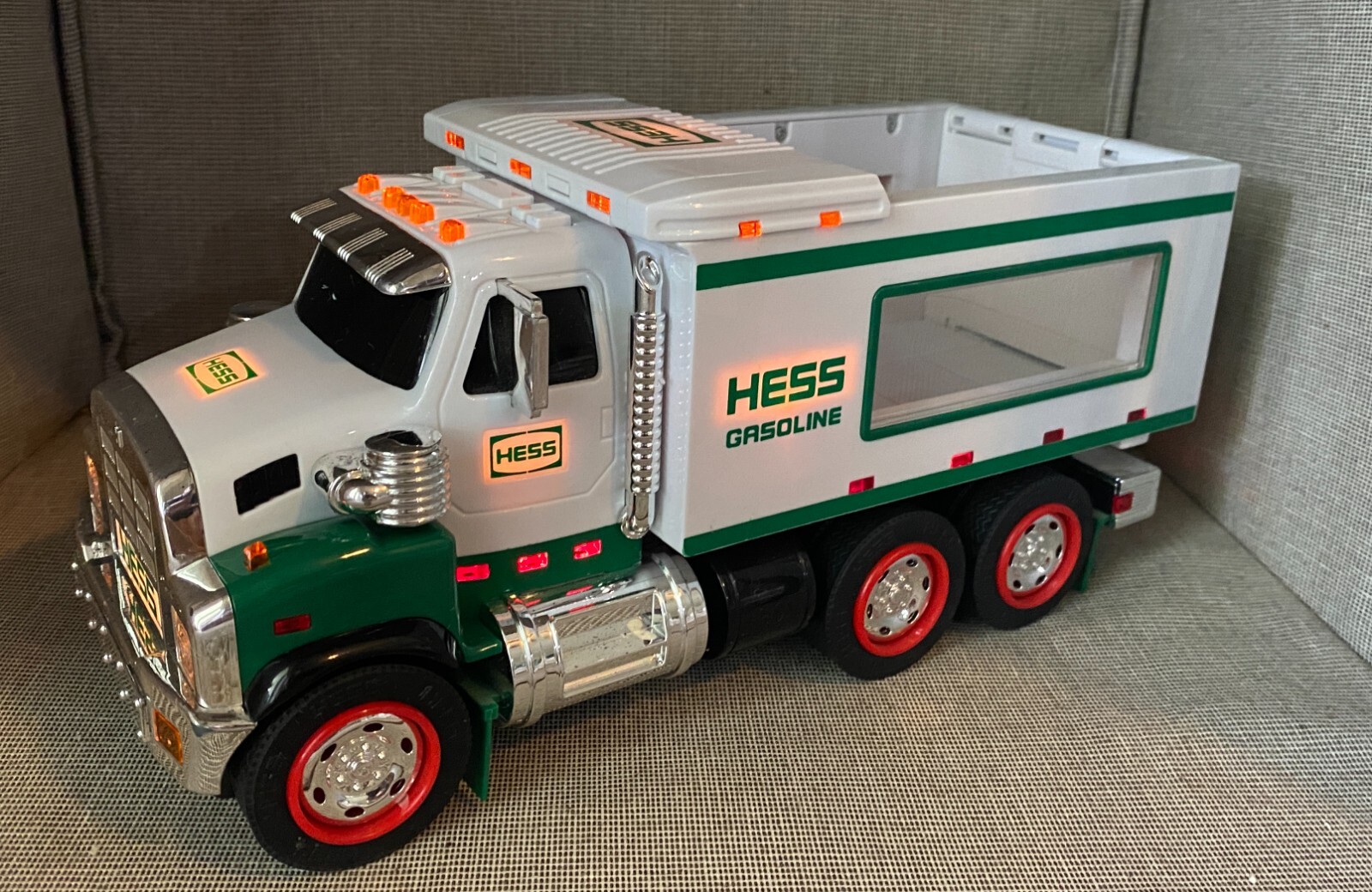 HESS トレーラーとロケット Hess 1999 Truck and Space Shuttle with Satellite – Jackie's