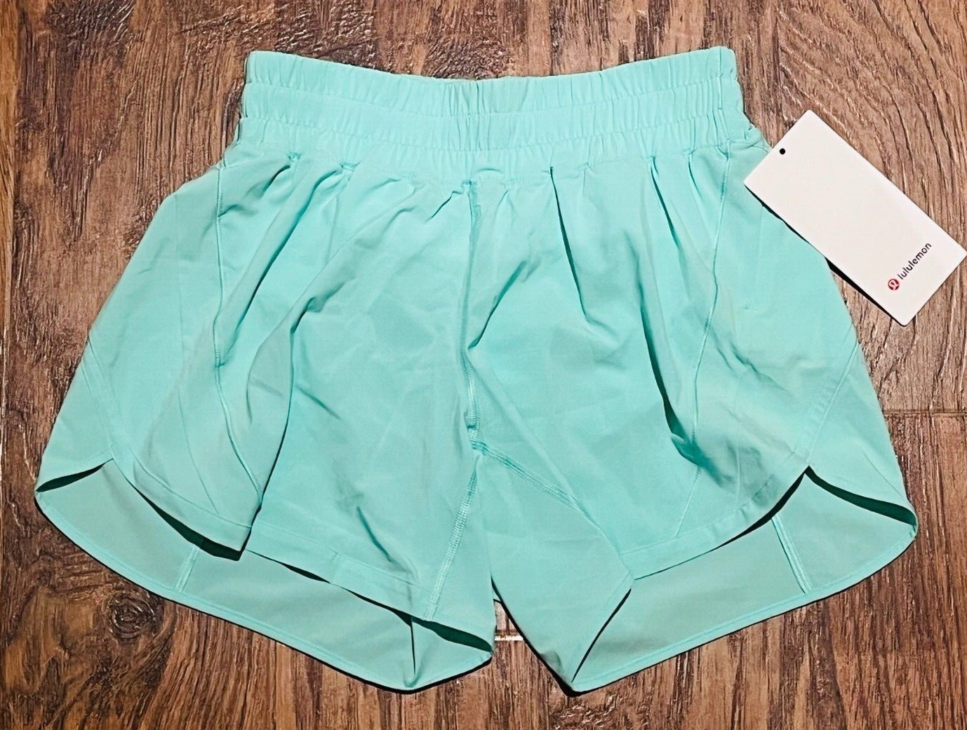 【新品タグ付】lululemon　ランニングジャケット　ミントグリーン　サイズ6 NEW Women Lululemon Hotty Hot High-Rise Lined Short 4