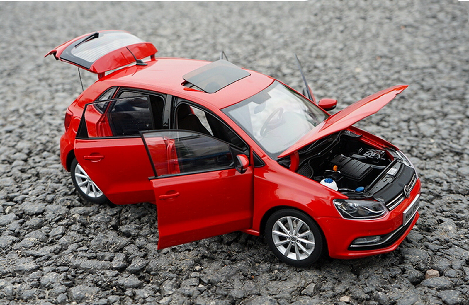 Volkswagen Polo 赤 1/43 スケール AUTOART 2001 Volkswagen Polo MK4 3-door VW 1/43 Auto Art | eBay