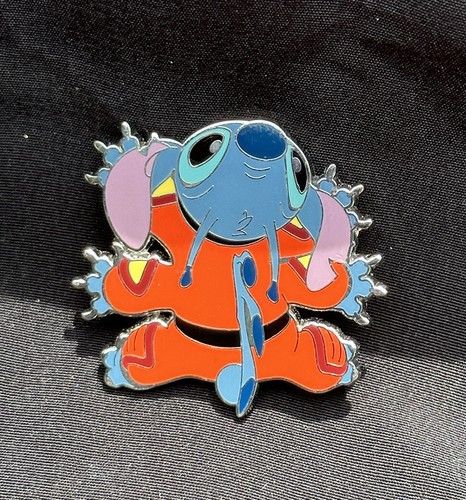 Disney - ラット Rare 2008 Disney Pin 60872 Lilo & Stitch Crawling in Red