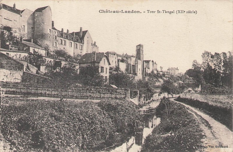 77 Chateau Landon - Tour St-Thugal  77481