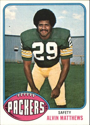 1976 Topps Football Card #379 Al Matthews - NM