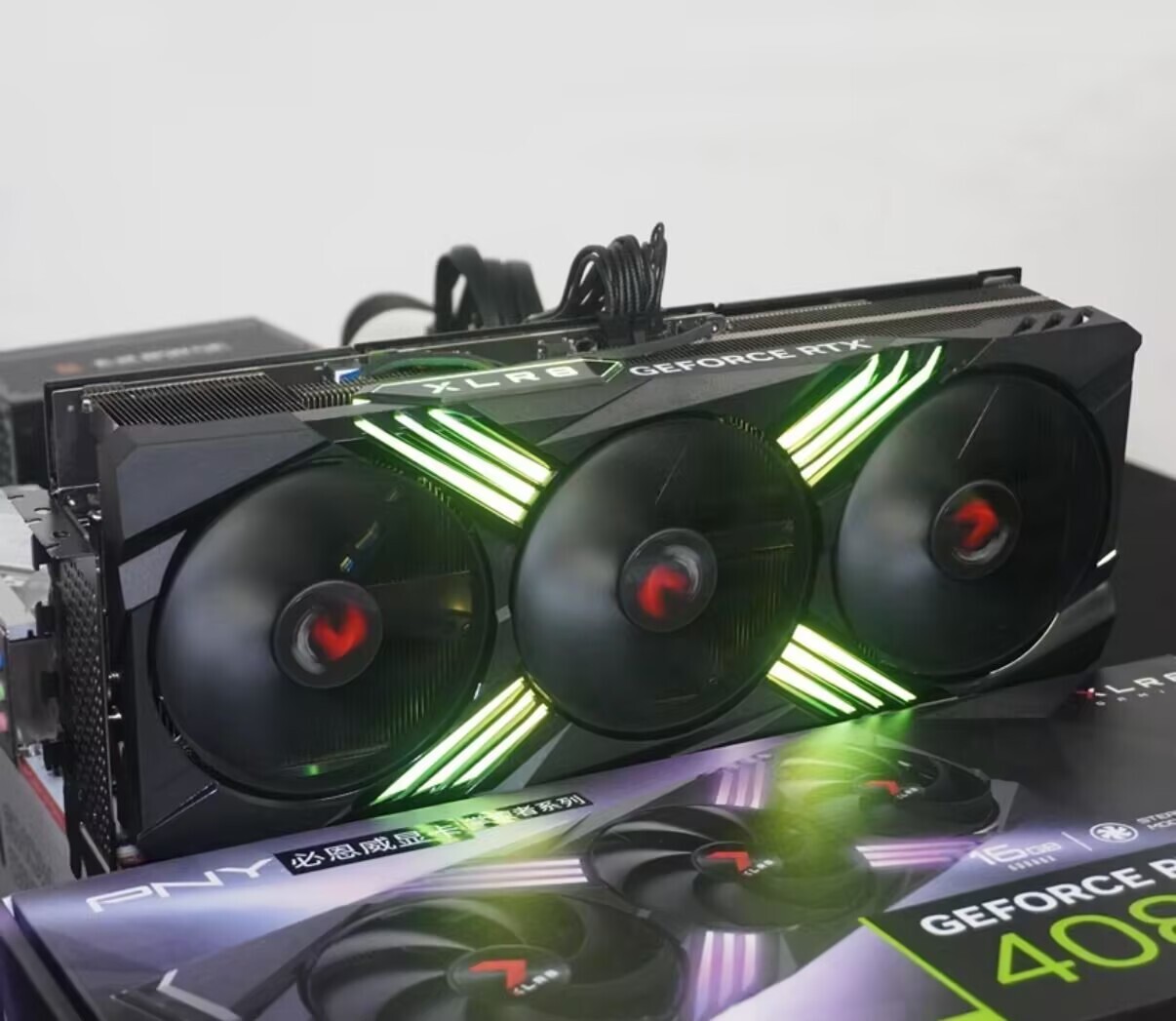 PNY XLR8 Geforce RTX 4080 SUPER VERTO EPIC-X RGB D6X OC 16GB