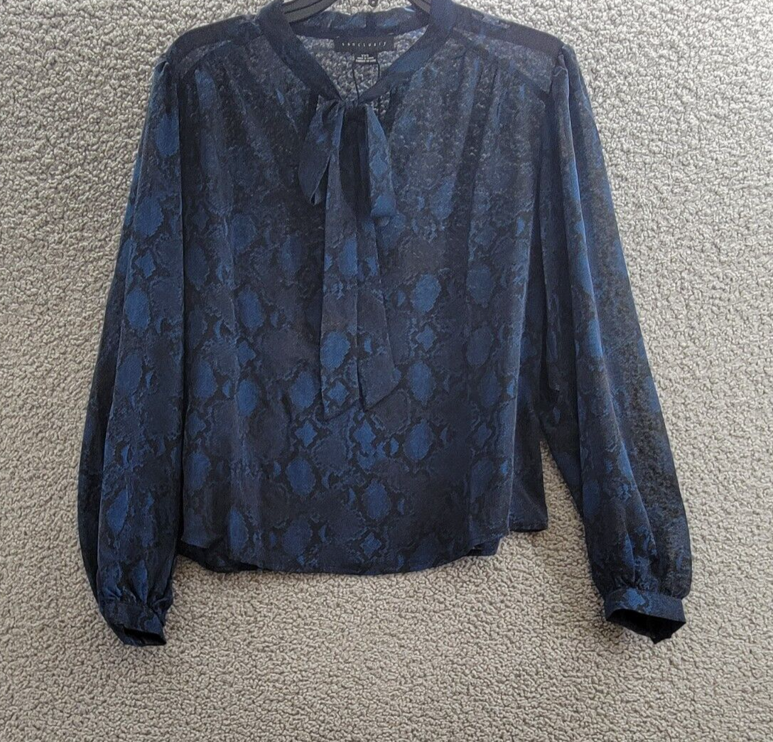Sanctuary Camera Pose Blouse Women's XXS Cosmic Serpent Split Tie Neck Pullover - Picture 2 of 19