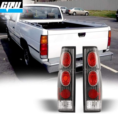 NISSANＤ２１クリアテールライト 2個セット Fits Nissan D21 Pickup Tail Lights Left & Right Pair w/ Red