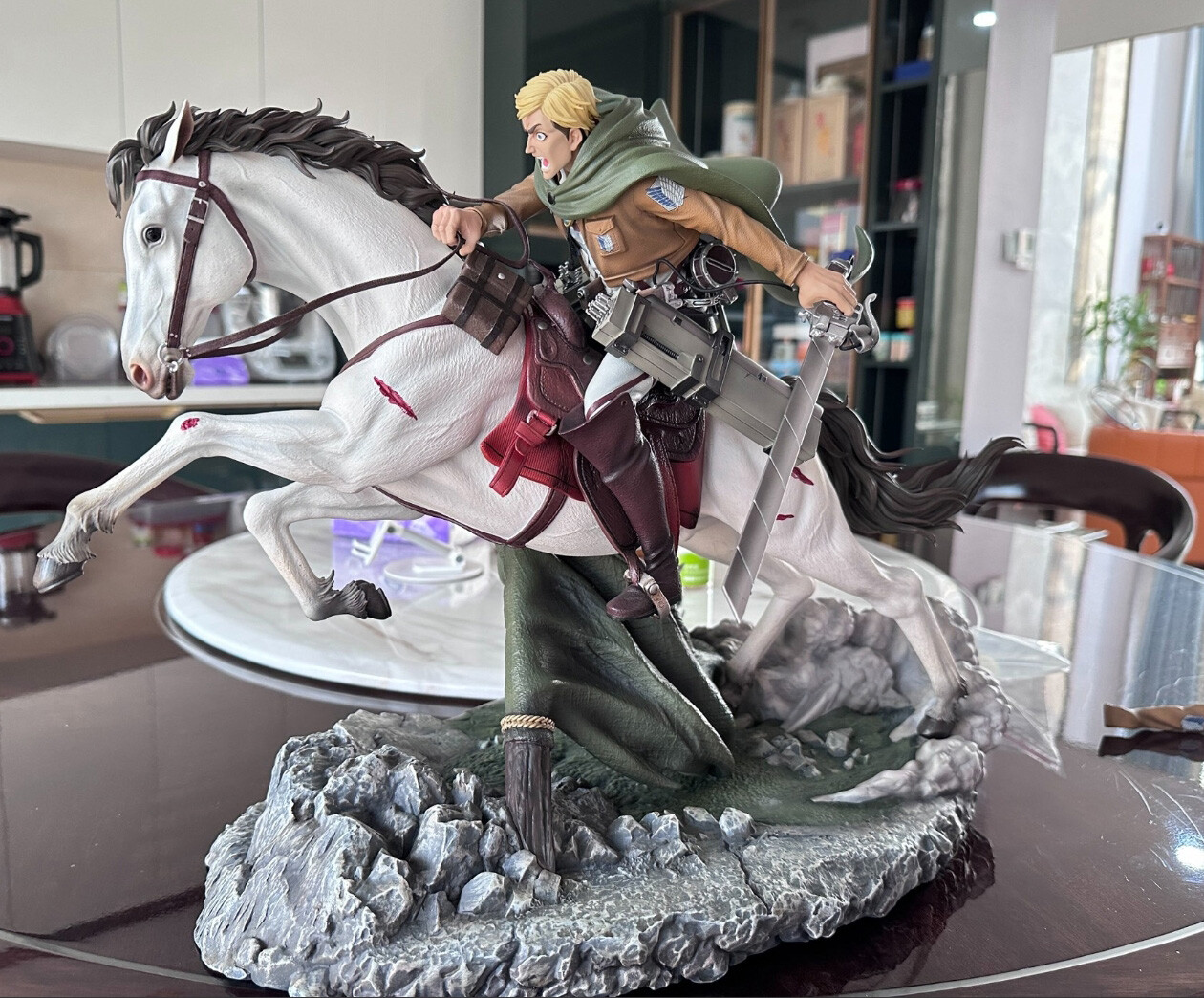 Erwin Smith Resin CHIKARA Studio Attack On Titan Statue 49cm EX