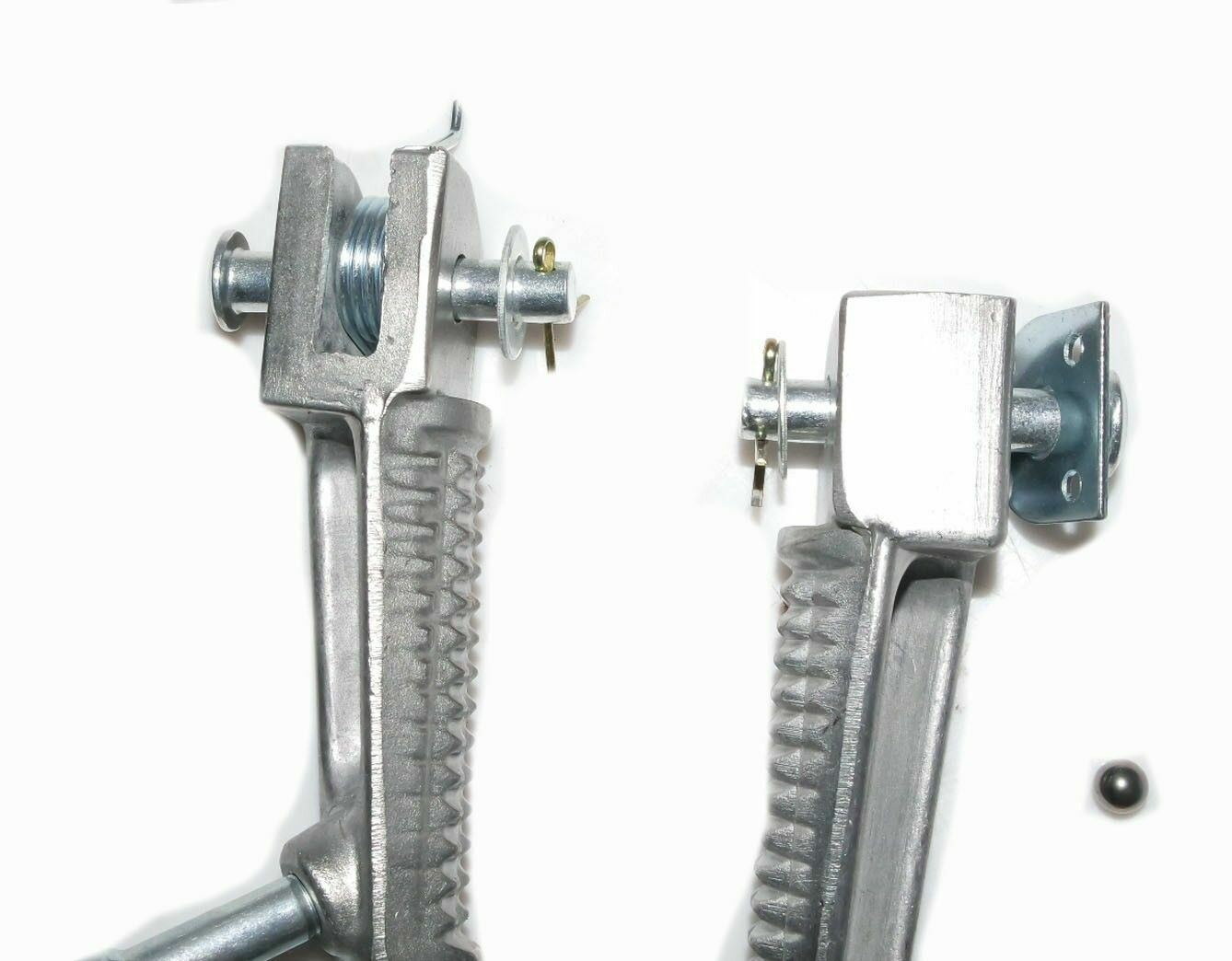 Front RH & LH Footrest Foot Pegs Assembly Set For Yamaha FZ Motorcycles  