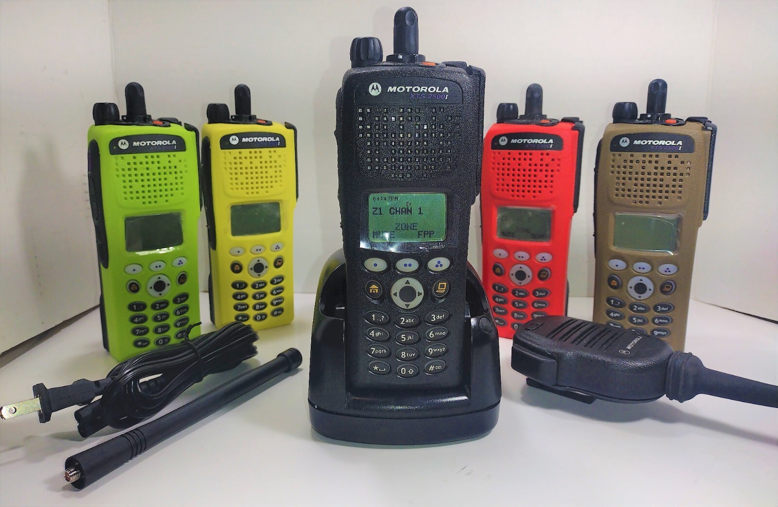 MOTOROLA XTS2500 III VHF H46KDH9PW7BN AES-256 Two Way Radio