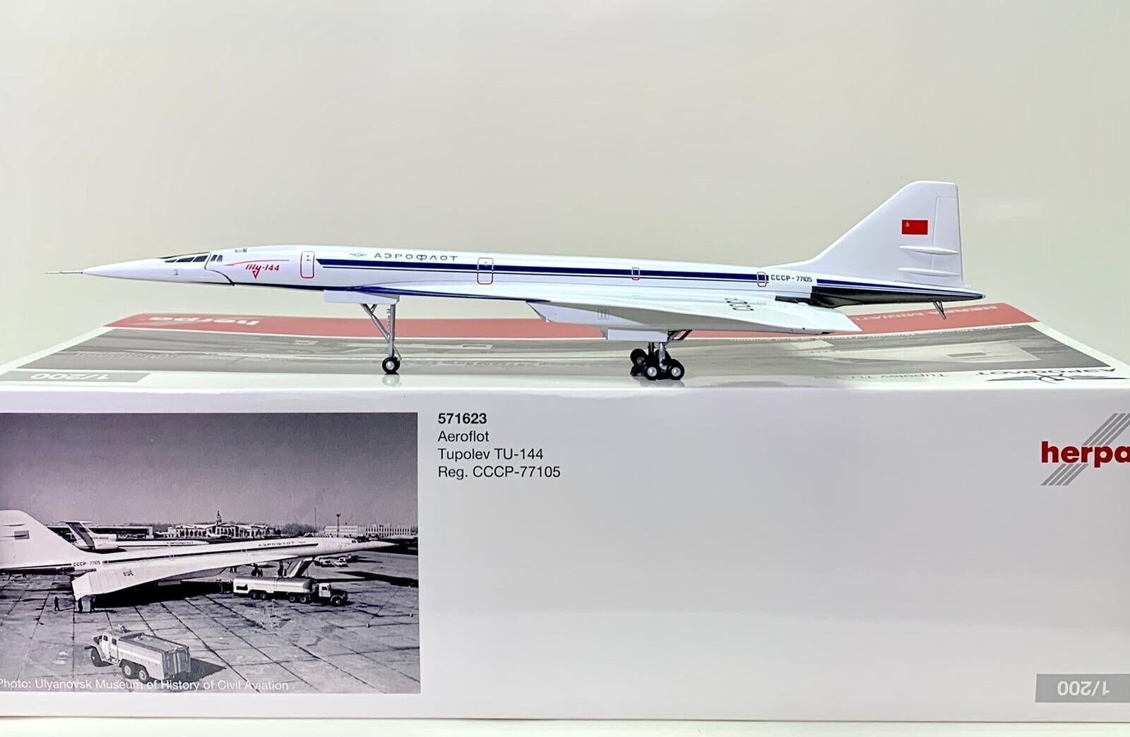 RARE Herpa Wings 1:200 Aeroflot Tupolev TU-144 CCCP-77105 RARE Herpa Wings 1:200 Aeroflot Tupolev TU-144 CCCP-77105