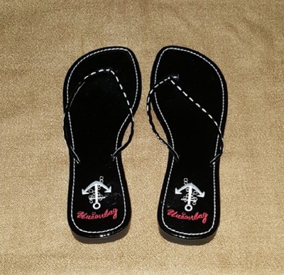 BRAND NEW Unionbay black thong flats, Size 7