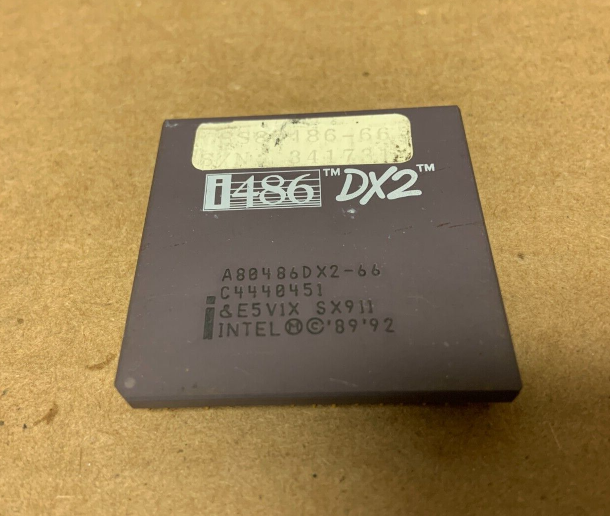 碁盤と蓋付き[写真2] Intel 486 DX2 66 MHZ A80486DX2 SX911 i486 CPU Processor Gold