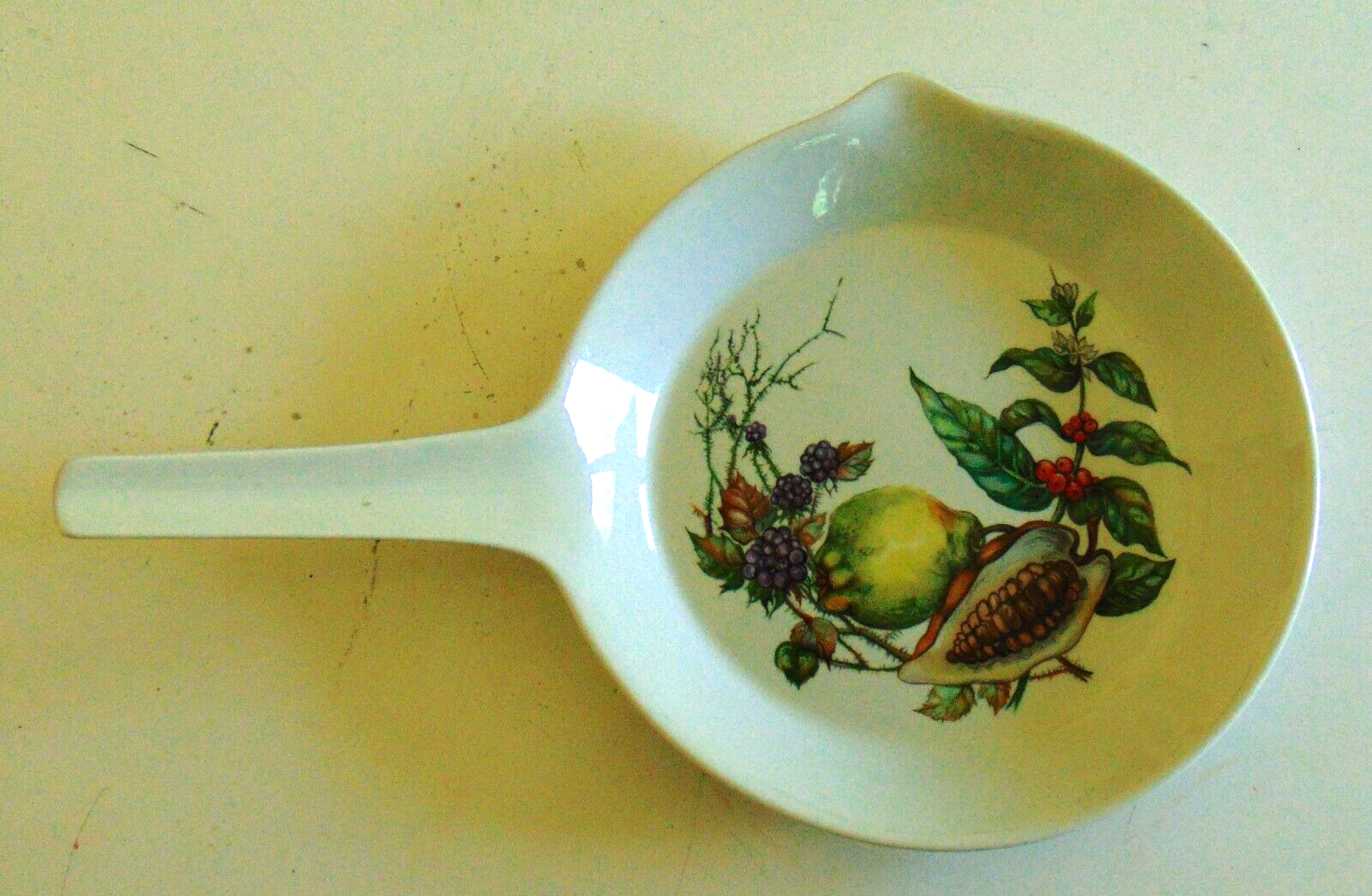 Villeroy & Boch Porcelain Skillet Fruuit and Leaf Motif