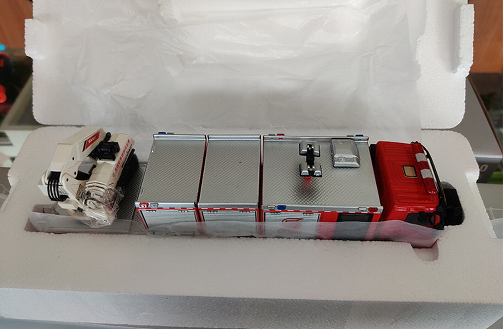 1/50 SANY JY200 Emergency Fire Rescue Major Fire Truck Volvo 1/50 SANY JY200 Emergency Fire Rescue Major Fire Truck Volvo