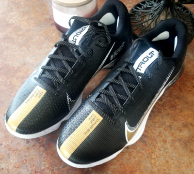 black and gold nike baseball cleats